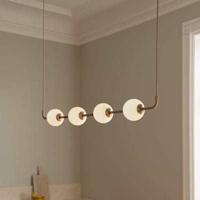 UMAGE LED hanglamp Audrey LINEAR, messing, 118 cm 4-lamps.