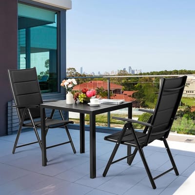 Tuinstoelen set van 4 inklapbare aluminium balkonstoelen met hoge rugleuning en gewatteerde zitting 110 x 57 x 66 cm – 7-voudig verstelbare outdoor eetkamerstoelen met armleuningen, zwart – Laura