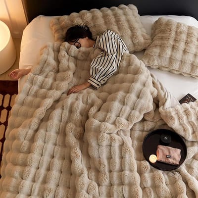 Deken - Woondeken - Luxueus en Geborsteld - Voor Bank & Bed - Licht Beige (100 x 160 cm) - Polyester Microvezel