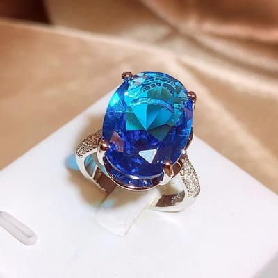 Klassieke Retro Grote Glanzende Blauwe Zirkoon Damesring Licht Luxe Stijl Feestsieraden Niet verkleurende Ring Opening adjustable blue