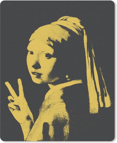 Muismat Oude meestersKerst illustraties - Meisje met de parel van oude meester Johannes Vermeer met vredesteken in het geel muismat rubber - 19x23 cm - Muismat met foto
