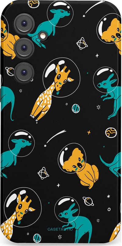 Casetastic Hoesje Geschikt voor Samsung A35 - Stijlvolle Beschermende Duo-layer Case - Donkere Ruimte Safari