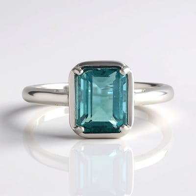 Cavill - Luxe Zilveren Ring - 925 Sterling Zilver Geplatineerd - 1,91 ct Petroleumkleurige Achthoekige Fluoriet - Modern & Elegant - Ring 23x20 mm