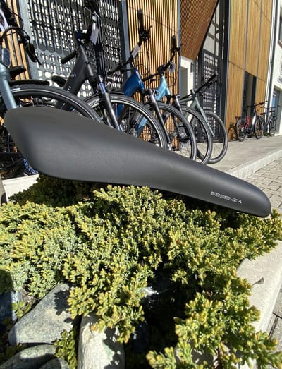 Selle Royal Essenza Athletic Zadel - Comfortabele Trekking Zadel Zwart