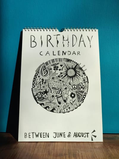 Verjaardagskalender - handgemaakt - zwart wit - gedetailleerde tekeningen - artistiek - kunst