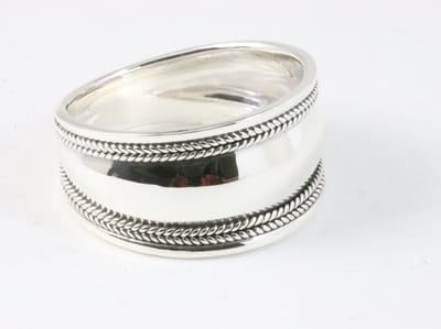 Brede hoogglans zilveren ring met kabelpatronen - maat 19.5