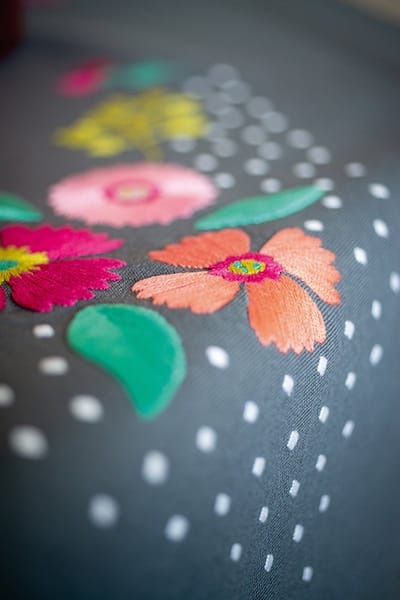 Borduurpakket tafelkleed kleurige bloemen van Vervaco pn-0169849 voorbedrukt