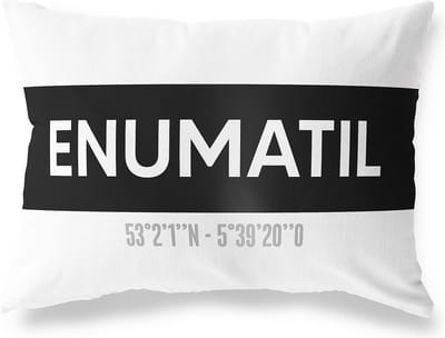 Tuinkussen ENUMATIL - GRONINGEN met coördinaten - Buitenkussen - Bootkussen - Weerbestendig - Jouw Plaats - Studio216 - Modern - Zwart-Wit - 50x30cm