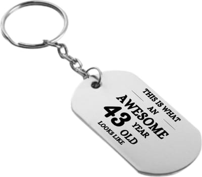 Akyol - dit is hoe een geweldige 43 jarige eruit ziet sleutelhanger - Hoera 43 jaar - familie - cadeau - 54 x 29mm