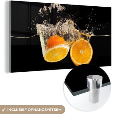 MuchoWow® Glasschilderij 120x60 cm - Schilderij acrylglas - Sinaasappel - Stilleven - Water - Zwart - Fruit - Foto op glas - Schilderijen