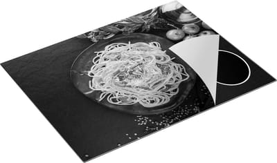 Chefcare Inductie Beschermer Bord met Spaghetti op een Zwarte Marmeren Plaat - Zwart Wit - 77x59 cm - Afdekplaat Inductie - Kookplaat Beschermer - Inductie Mat