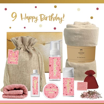 Geschenkset “9 Happy Birthday!” - 8 producten - 1210 gram - Triomf Cosmetica | Luxe Cadeaubox voor haar Wellness Pakket Meisje Giftset Party Cadeaupakket Negen Jarige Verjaardag Gefeliciteerd Cadeau Speciaal Feestje Gift Set Oud Roze Beige