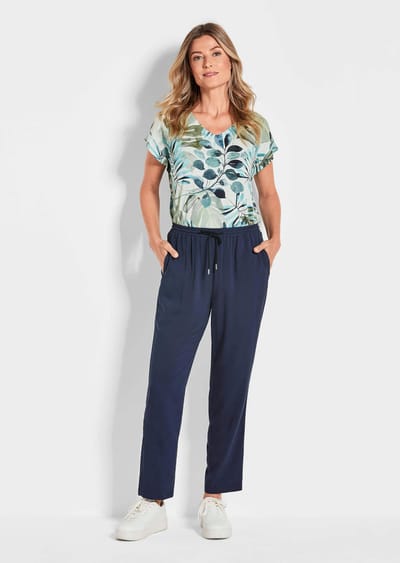 Broek SARA met taps toelopende pijpen - marine - Gr. 20 van Goldner Fashion