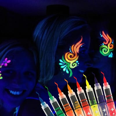 Set van 8 Zwarte Licht Kleurpennen voor Make-up en Tatoeages, Wasbaar en Huidvriendelijk, Neon UV Make-up en Fluorescente Textielpennen voor Feestjes en Creatieve Projecten