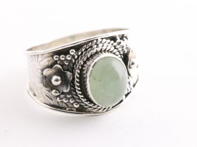 Bewerkte zilveren ring met groene aventurijn - maat 19.5