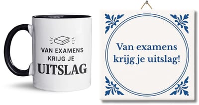 NietMokken.nl – Cadeauset "Van examens krijg je uitslag" – Mok 325 ml & Tegeltje 15x15 cm – Grappig examen cadeau - Leuk kado geslaagd