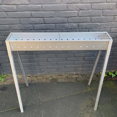 Spiedini Saté-bbq Bali 80 - Smalle houtskoolbarbecue met horizontaal rooster voor sate of andere spiesjes - 80 cm lang (let op: 11 cm smal) - Materiaal: gealuminiseerd ijzer