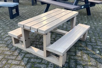 Rockwood® Kinderpicknicktafel Vlier - Zwaar Kunststof - Sand Beige 1.20m Montage op locatie. Extra gemak en vakkundige service