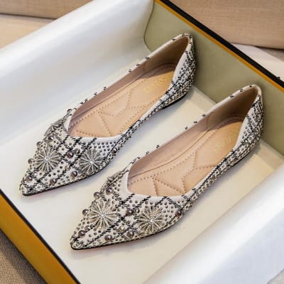 Schoenen met puntige neus Dames Lente Herfst Nieuwe Schoenen met platte zool Strass klinknagels Scoop schoenen Schoenen met zachte zool voor dames 36 beige
