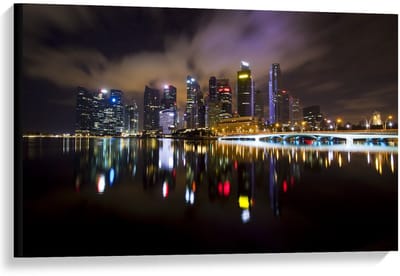 Canvas  - Lichtjes Stad aan het Water - 90x60cm Foto op Canvas Schilderij (Wanddecoratie op Canvas)