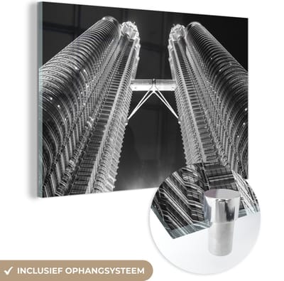 MuchoWow® Glasschilderij 150x100 cm - Schilderij acrylglas - Paarse tint over de Petronas Towers - zwart wit - Foto op glas - Schilderijen
