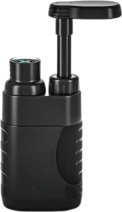 Quvo® Survival Kit - Water Filter – Gemakkelijke bediening – Outdoor – Professioneel Waterfilter – Zuiver en Schoon Drinkwater – Verwijdert Viezigheid - 4 Filterstadia – met Kompas en Opbergzak - Zwar - 21 cm x 13 cm x 6 cm