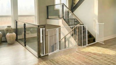 Safetots Overloop Oplossing met Twee Deuren en Meerdere Panelen voor Trappen Omhoog en Omlaag, Wit, 298cm lang, Inclusief 2 Deurtjes