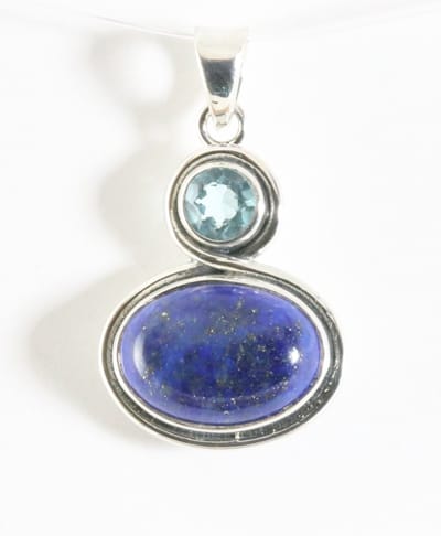 Zilveren hanger met lapis lazuli en blauwe topaas