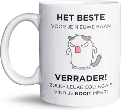 NietMokken.nl - Grappige Mok “Het Beste voor je Nieuwe Baan Verrader!'' - Origineel en Humoristisch Cadeau voor Collega’s - Leuk als Afscheidscadeau - 325 ml - Vaatwasser- en Magnetronbestendig - Leuke beker voor op kantoor - Beide zijden bedrukt