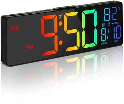 LabelOne Digitale Klok – Digitale Wekker – Wandklok – LED-display – met afstandsbediening – 8 kleuren – 10,5 inch – zwart