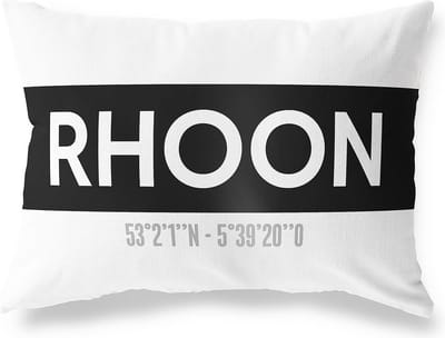 Tuinkussen RHOON - ZUID-HOLLAND met coördinaten - Buitenkussen - Bootkussen - Weerbestendig - Jouw Plaats - Studio216 - Modern - Zwart-Wit - 50x30cm