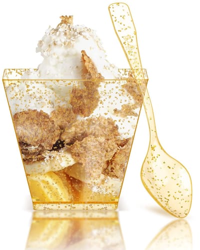 50 stuks mini-dessertbekers met lepels, 60 ml, goudglitter, dessertglazen, plastic dessertbekers, helder, herbruikbaar, trapezoid dessertkommen, set voor bruiloften, verjaardagen en feesten