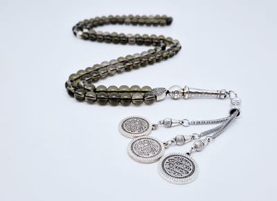 Handgemaakte tesbih "Tasbih" natuursteen " Rookkwarts" - Aantal kralen 99 - Diameter kralen 8MM - met metaal tassel "Qustantinia" - Een mooi cadeau-idee