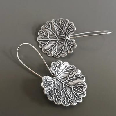 Vintage Handgemaakte Gesneden Blad Hangende Oorbellen Etnisch Antiek Zilverkleurig Metaal Vrouwen Oorbellen Brincos 202w Trendy Bruiloftsjuwelen gray