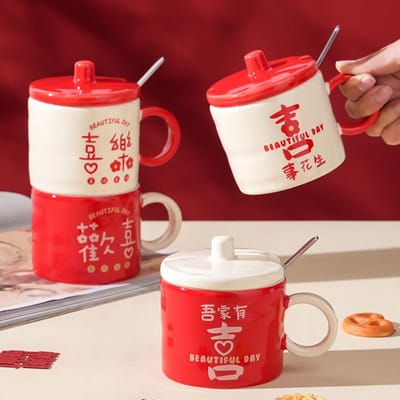 Pak Cadeau met Deksel Lepel Feestelijke Keramische Kop Bruiloft Klein Cadeau Mok Hoge Temperatuur Waterbekerset Kop 400ML red