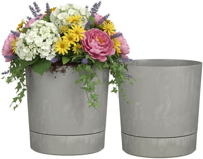 Mica Decorations Bloempot Coco - 2x - met onderschaal - betongrijs - H30 x D28 cm - kunststof - buiten