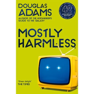 The Hitchhiker's Guide to the Galaxy: Mostly Harmless door Douglas Adams Paperback Boek 9781529034561