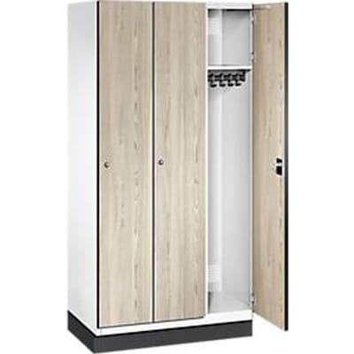 C+P locker Cambio, 3 vakken, met sokkel, B 900 x D 525 x H 1980 mm, verkeerswit/ essenhout decor
