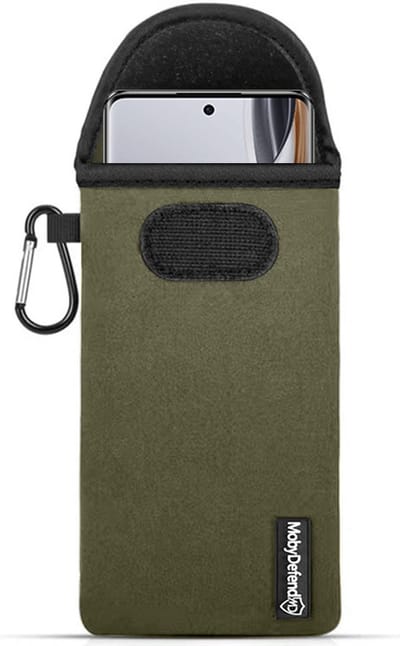 MobyDefend Hoesje - Geschikt voor Oppo Reno10 / Oppo Reno10 Pro - Neopreen Pouch Met Karabijnhaak - Insteek - Riemlus - Groen