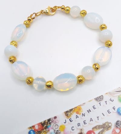 Jeannette-Creatief® - Chique - Élégance - Dames Armband - Opaliet - kralen - ovale kralen - ronde kralen - Opaliet kralen armband - Goudkleurige hematiet lava kralen - Hematiet kralen