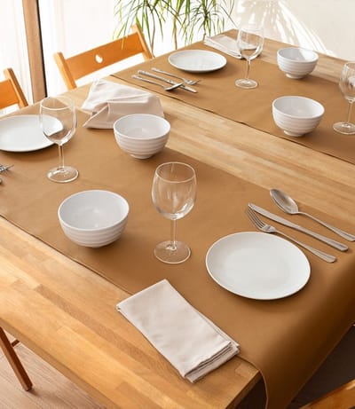 Monaco Tafelloper Mokka | 140x45 cm | Kunstleer met Lederlook | Afwasbare Tafelloper voor een Strak Gedekte Tafel | Per Stuk