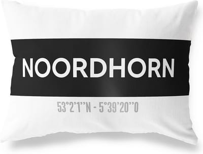 Tuinkussen NOORDHORN - GRONINGEN met coördinaten - Buitenkussen - Bootkussen - Weerbestendig - Jouw Plaats - Studio216 - Modern - Zwart-Wit - 50x30cm
