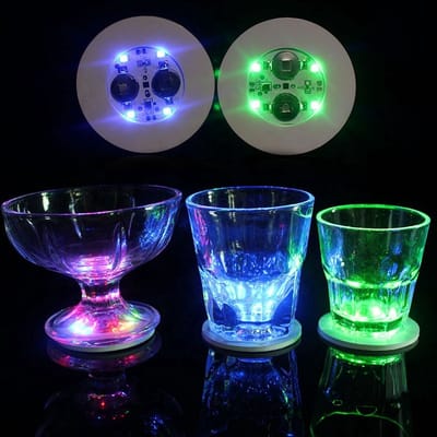 New Age Devi - Zelfklevende LED-onderzetters - ideaal voor glazen, flessen en bekers - laat het licht schijnen op jouw drankjes - lichtgevende onderzetters voor een betoverende ervaring