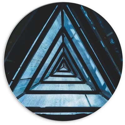 Forex Wandcirkel - Blauwe Driehoek Constructie - 70x70cm Foto op Wandcirkel (met ophangsysteem)