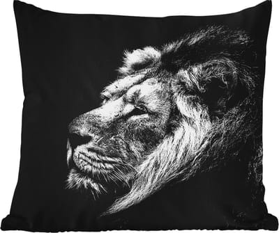 Buitenkussen Weerbestendig - Leeuw tegen zwarte achtergrond in zwart-wit - 50x50 cm