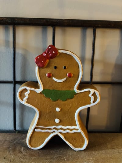 Beeld | Kerst | Koekemeisje | 16 cm hoog | Kerstmis |Trendy | Woonaccessoires | Woonaccessoire | Bear | Puber | Woon | Wonen | Woninginrichting | Gadget | Mannen | Vrouwen | Gaaf | Stoer | Eyecatcher | Trendy | Trending | Accessoire | Woondecoratie