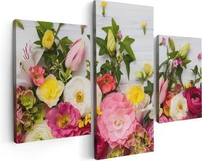 Artaza Canvas Schilderij Drieluik Bloemen Op Een Witte Houten Achtergrond - 90x60 cm - Wanddecoratie Woonkamer - Schilderijen - Muurdecoratie