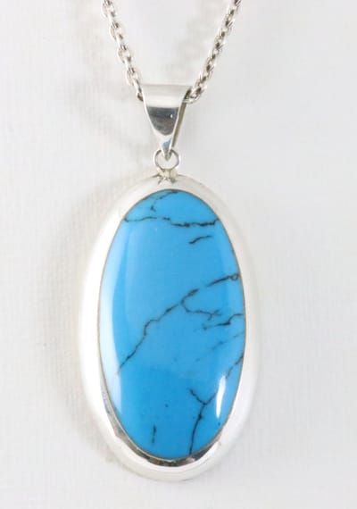 Grote ovale hoogglans zilveren hanger met blauwe turkoois aan ketting