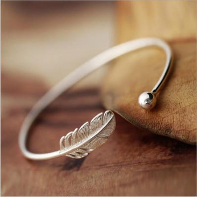 Nieuwe Mode 925 Sterling Zilveren Sieraden Niet Allergisch Hoge Kwaliteit Vrouwen Eenvoudig Veer Kleine Bal Open Armbanden Sl009 beige