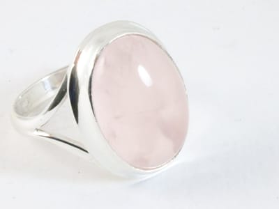 Hoogglans zilveren ring met rozenkwarts - maat 16